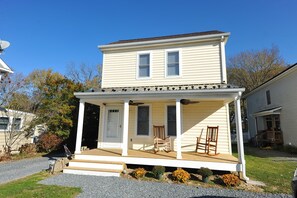 Exterior - Walking distance to shopping, restaurants, entertainment, and the Chesapeake Bay (Rock Hall)