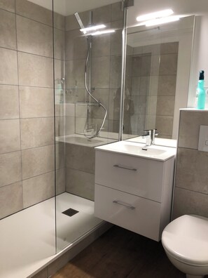 Sèche-cheveux, papier toilette