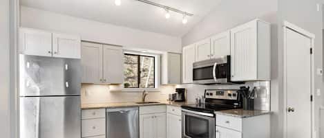 ميكروويف، فرن، موقد طهي مسطح، غسالة أطباق