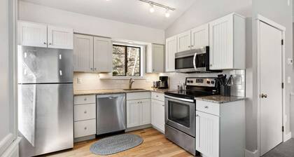 End Unit, Near Downtown Quechee - Mill Run 3A