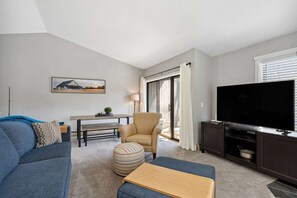 TV, fireplace, offices