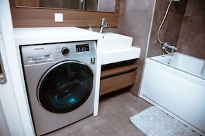 Combined shower/tub