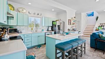 KĂŒhlschrank, Mikrowelle, Ofen, Herdplatte