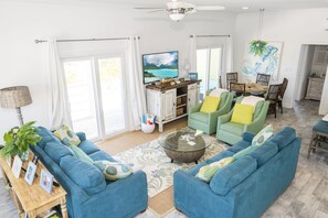 Smart TV - Colorful Beach Home w/ Ocean Front View + 2 Master Bedrooms (Exuma)