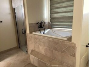 Badewanne, Whirlpool, Haartrockner, Bidet
