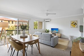 TV - Spacious 2-Bed Apartment Near City Centre (Herston)