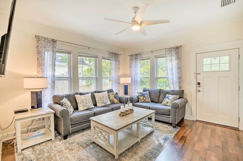 Historic Tarpon Springs Abode ~ 3 Mi to Beach