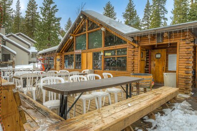 Ski-in/ski-out townhome with fireplace, pool, hot tub & on-site ski/sled hill