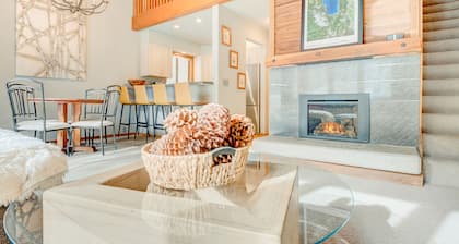 Ski-in/ski-out townhome with fireplace, pool, hot tub & on-site ski/sled hill