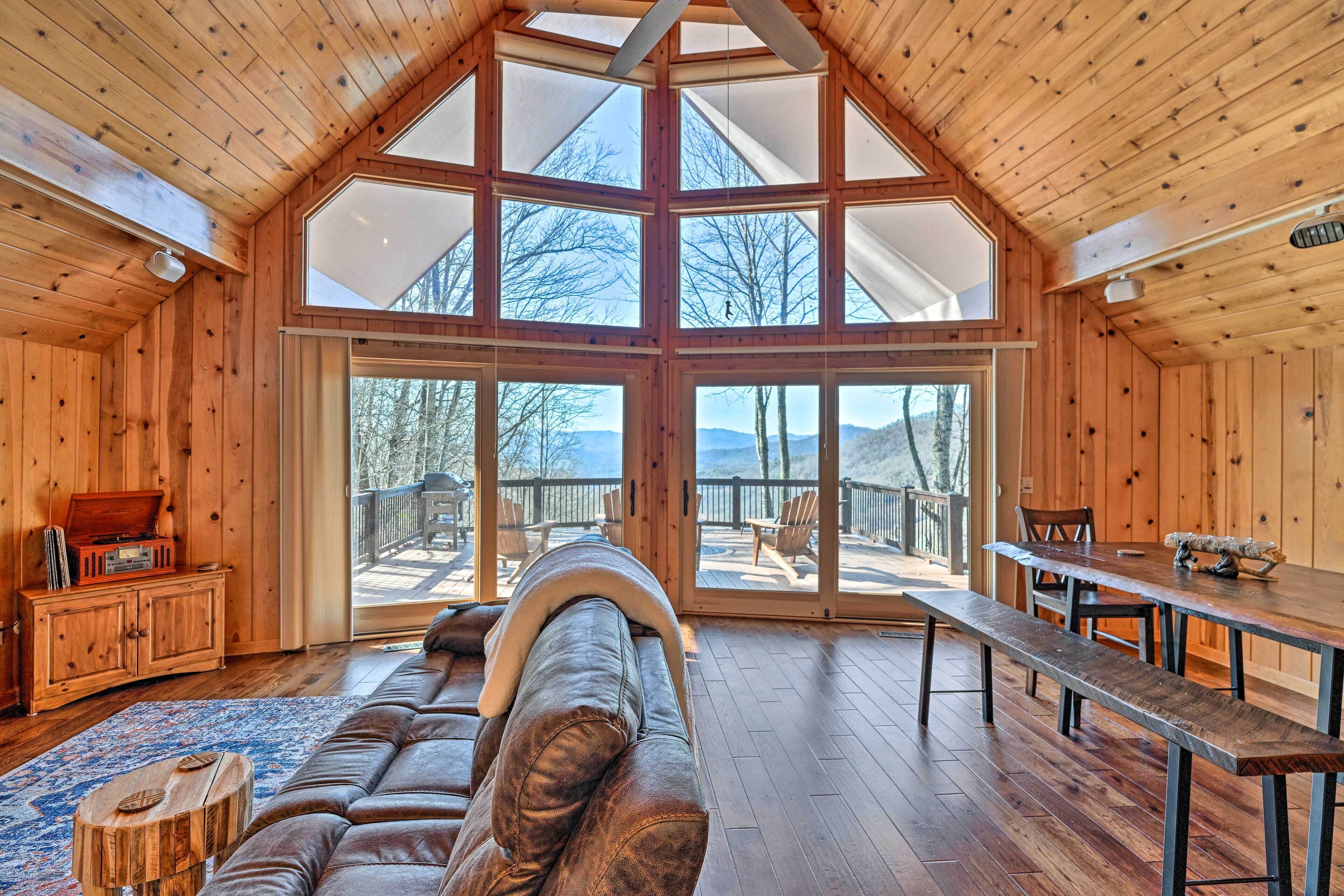 TV, fireplace, books, stereo