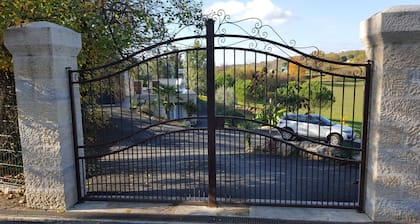 - GÎTE CÔTÉ JARDIN - 2 gîtes 2 pers 1 min from MARTEL center<br>Saturday/saturday