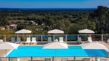 Piscine extérieure, piscine chauffée