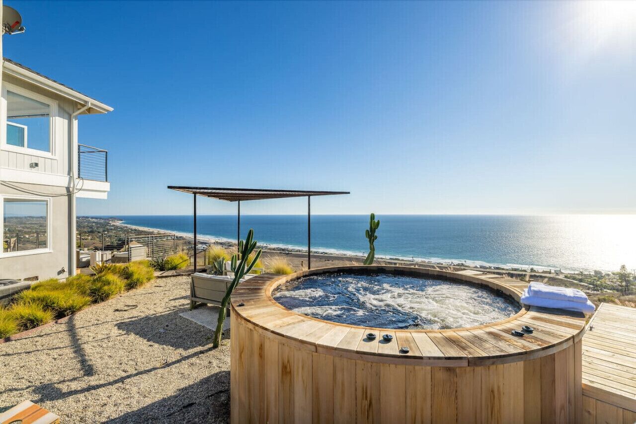 Outdoor spa tub