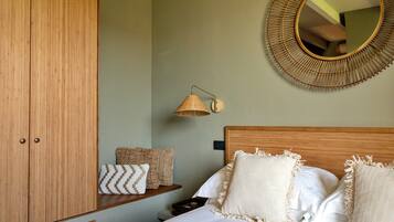 Suite | Premium bedding, down comforters, minibar, in-room safe