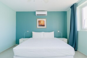 4 bedrooms, desk, iron/ironing board, travel crib