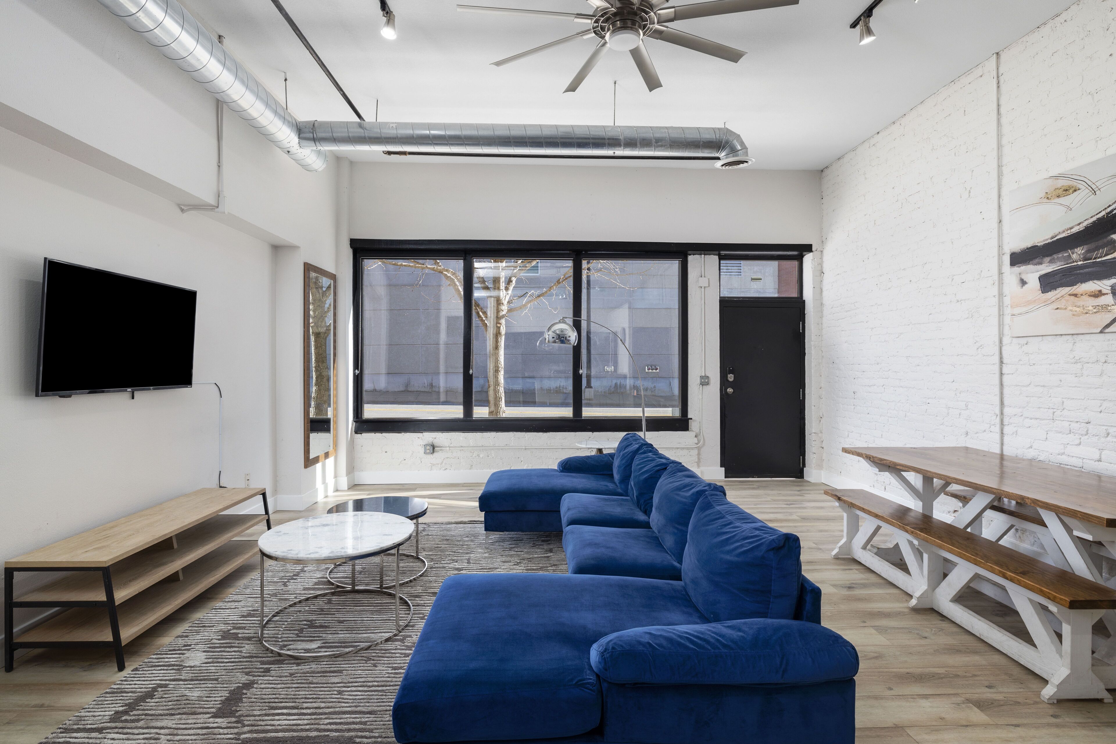 Art District Loft - 4BD/2BA Downtown SGF, Brick City