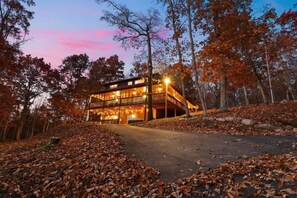 Exterior - Private Mountain Getaway - Movie Theater - Hot Tub (Blairsville)