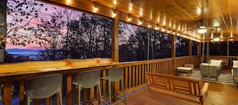 Private Mountain Getaway - Movie Theater - Hot Tub