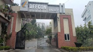 Exterior - Homlee - Deecon Large Flat wit lift, park & kitche (New Delhi)