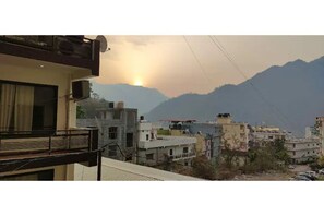 Balcony - Homlee - Deecon Large Flat wit lift, park & kitche (New Delhi)