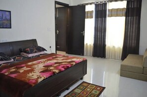 1 bedroom, WiFi - Homlee - Deecon Large Flat wit lift, park & kitche (New Delhi)