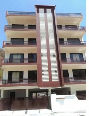 Exterior - Homlee - Deecon Large Flat wit lift, park & kitche (New Delhi)