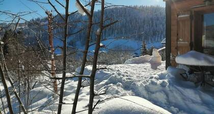 Exceptionnel au départ des pistes de ski. Chalet 2 chambres pour 4 personnes.