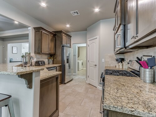 Convenient Edmond Home Located Close to I-35