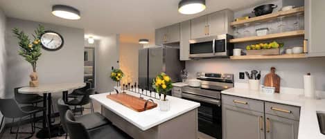 Fridge, microwave, stovetop, dishwasher