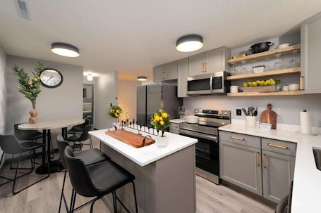 Fridge, microwave, stovetop, dishwasher. Luxury Apartment in the heart of downtown EGF
