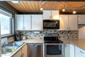 Fridge, microwave, stovetop, dishwasher