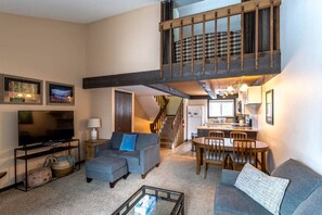 Smart TV, fireplace, ping pong