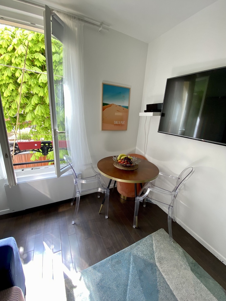 Amazing Chic 2 rooms apartment in Paris Bois de Vincennes near