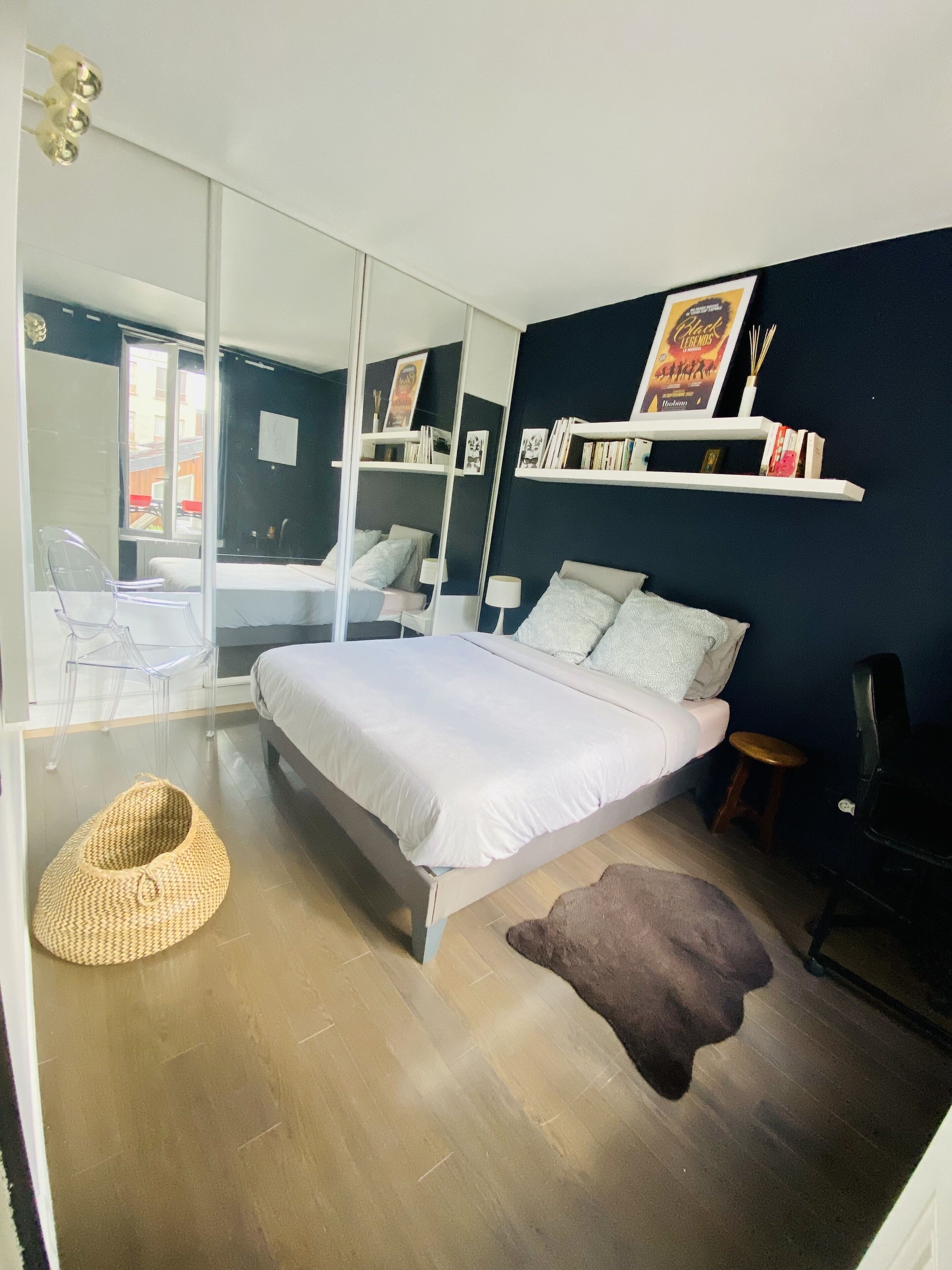 2 bedrooms, desk, iron/ironing board, WiFi