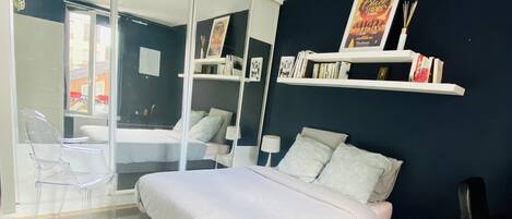 2 bedrooms, desk, iron/ironing board, WiFi