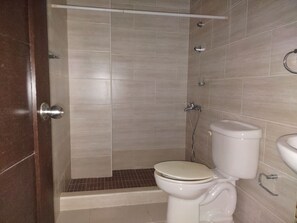 Combined shower/bathtub