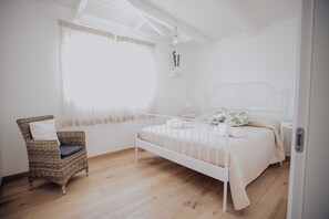 2 chambres, fer et planche à repasser, Wi-Fi gratuit, draps fournis