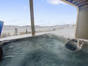 Outdoor spa tub - Mountain townhouse w/ hot tub & pool access (Granby)