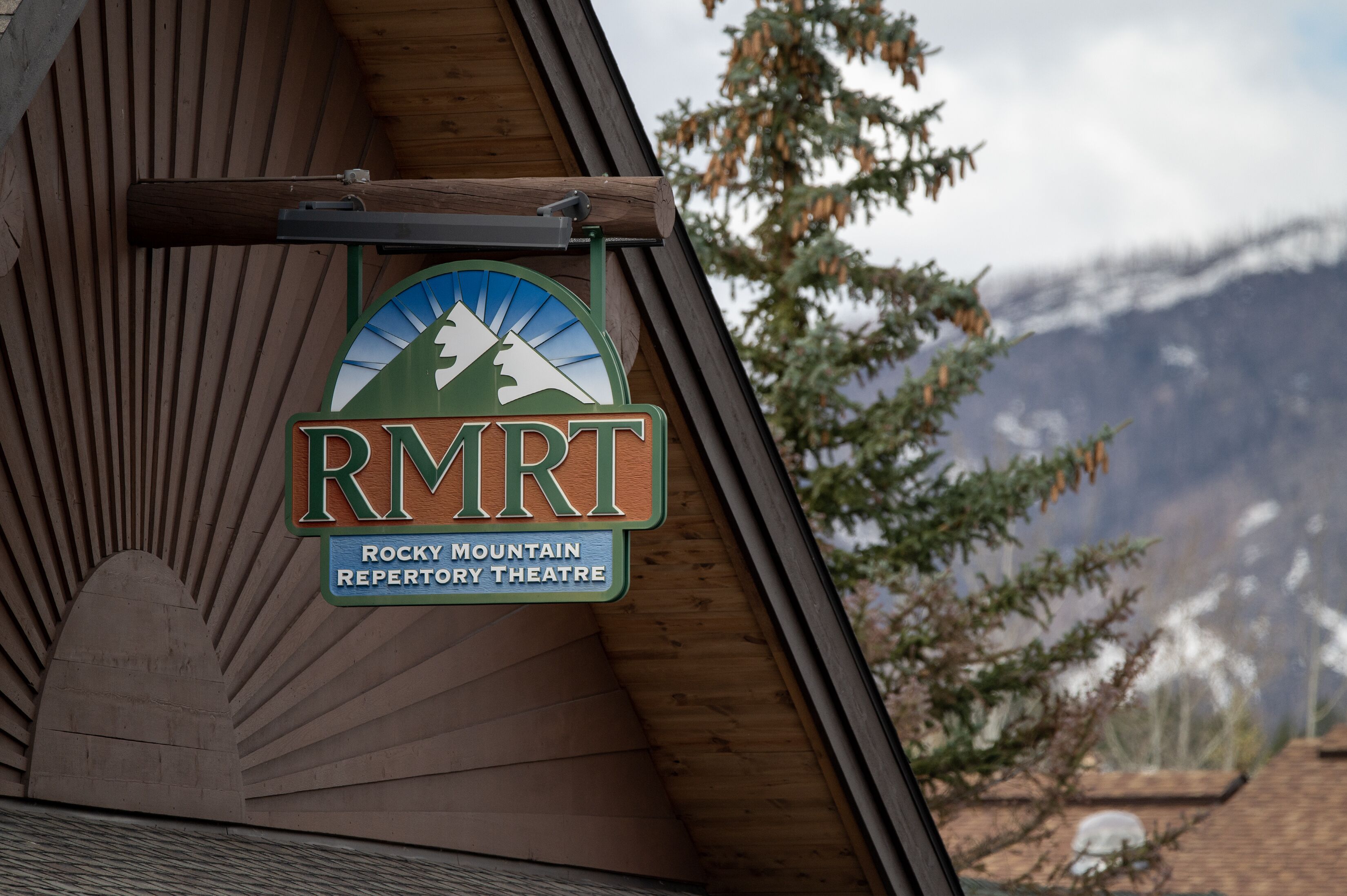 Schild für das Rocky Mountain Repertory Theatre.