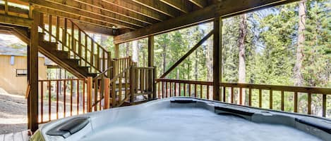 Outdoor spa tub