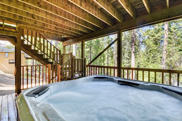 Outdoor spa tub