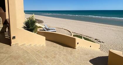 UPSCALE Beachfront Amazing. 5 bedrooms. Pet Friendly!