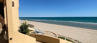 UPSCALE Beachfront Amazing. 5 bedrooms. Pet Friendly!
