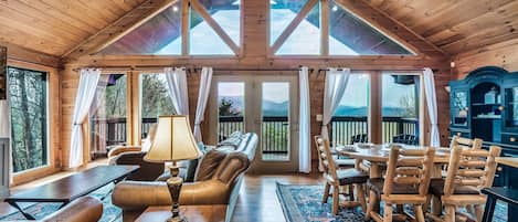 TV connectée, cheminée, jeux vidéo, baby-foot