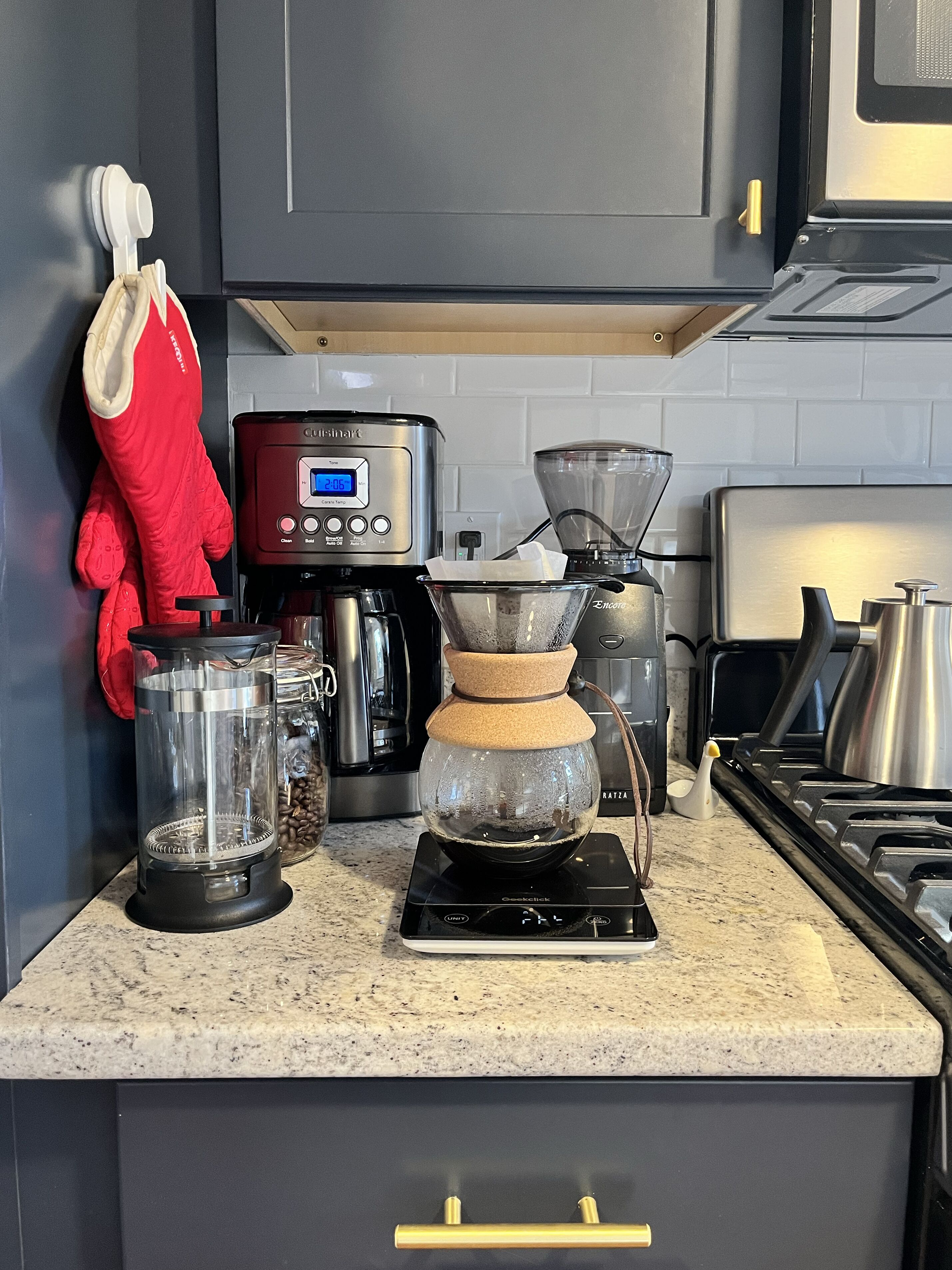 Kjøleskap, mikrobølgeovn, ovn og kokeplater