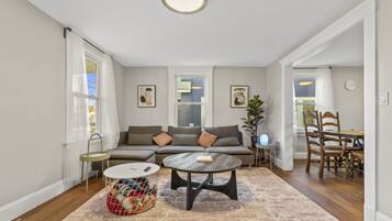 Smart-TV, bøker og PC-skjermer