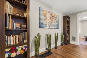 Interior - Modern 4 Bedroom Beach House: Ideal for Families & Long Stays (West Haven)