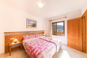 3 bedrooms, iron/ironing board, free WiFi, bed sheets - Apartment in Fishing Village with Wi-Fi, Air Conditioning & Terrace with Sea View (Puerto de Sóller)
