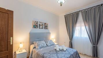 3 bedrooms, iron/ironing board, free WiFi, bed sheets