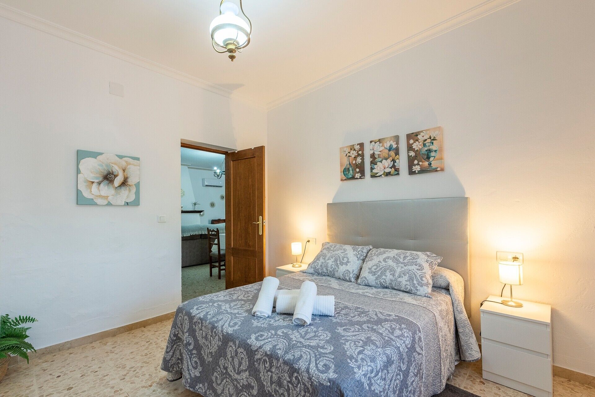 3 slaapkamers, een strijkplank/strijkijzer, gratis wifi, beddengoed